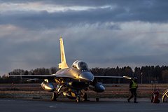 Истребители F-16 прибыли на Украину. Когда их смогут бросить в бой?