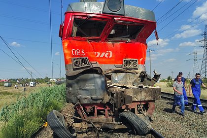 Водитель врезавшегося в поезд под Волгоградом КамАЗа пришел в сознание