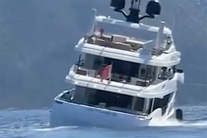 Затопление яхты почти за два миллиарда рублей попало на видео
