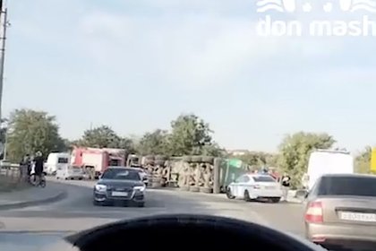 Последствия столкновения грузовика с российским автобусом попали на видео