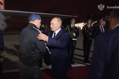 Путин встретил вернувшихся на родину обменянных россиян