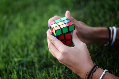 Российский робот установил новый рекорд по сборке кубика Рубика