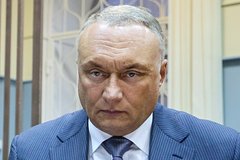 Сенатор Дмитрий Савельев в зале суда