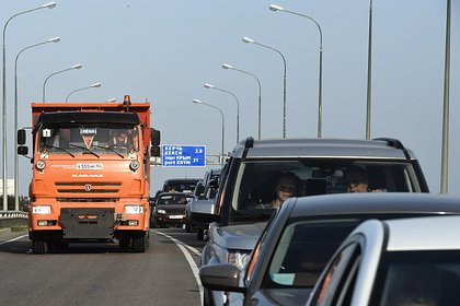 Время ожидания в очередь перед Крымским мостом превысило три часа