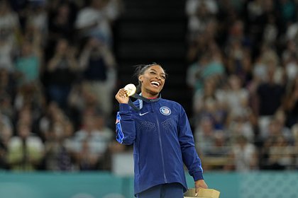 Американская гимнастка Байлз выиграла седьмое золото ОИ и приблизилась к рекорду Латыниной