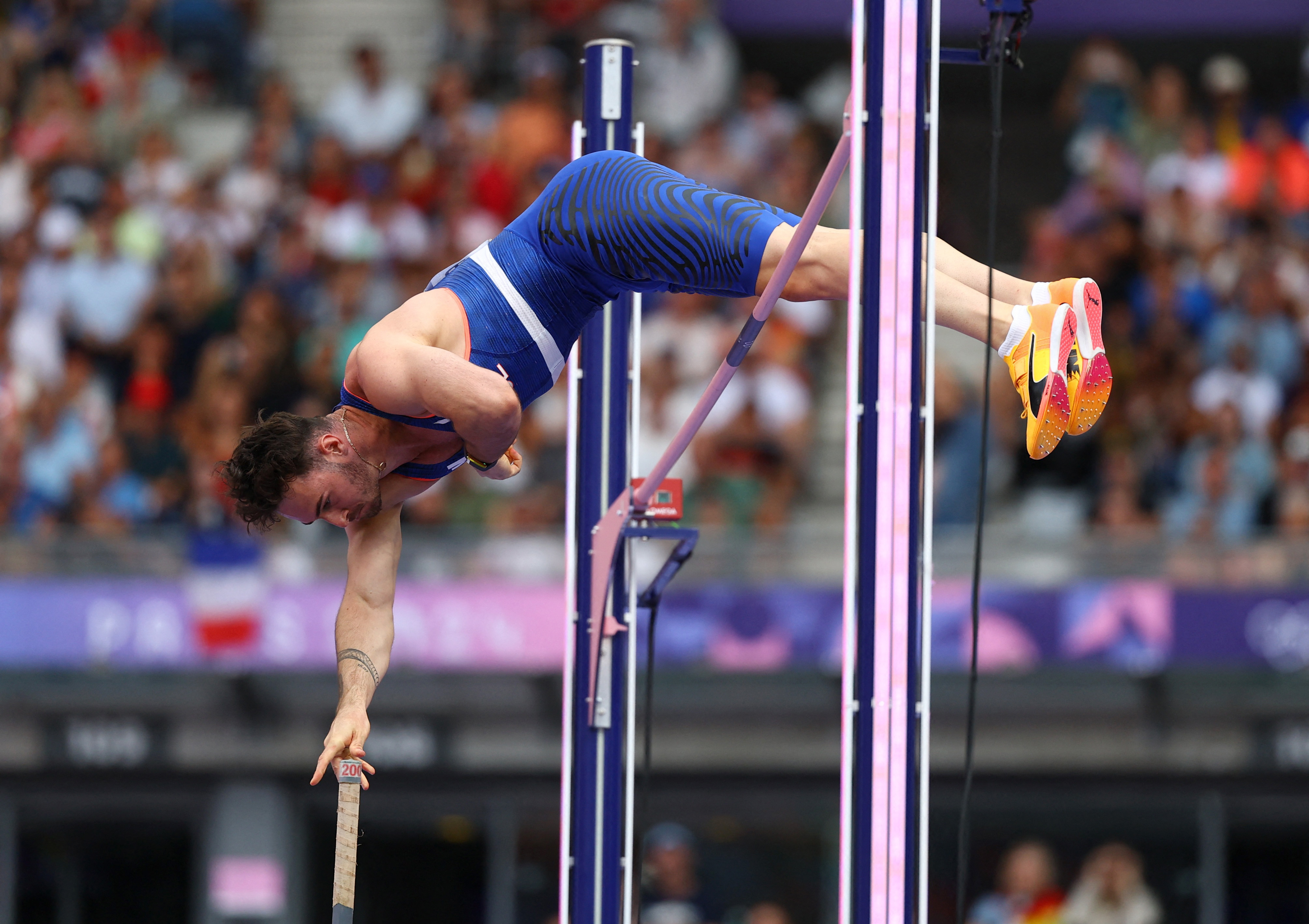 Французский спортсмен задел