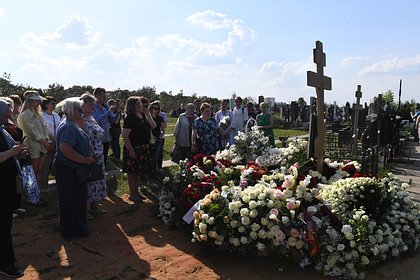 Российские подростки вырвали могильные кресты на кладбище