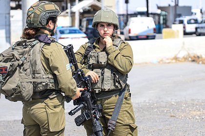 Неизвестный напал с ножом на жителей пригорода Тель-Авива