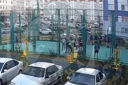 В российском городе мигранты избили сына участника СВО и попали на видео