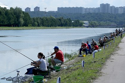 В Москве 38-летнему рыбаку сожгло кожу в момент броска спиннинга