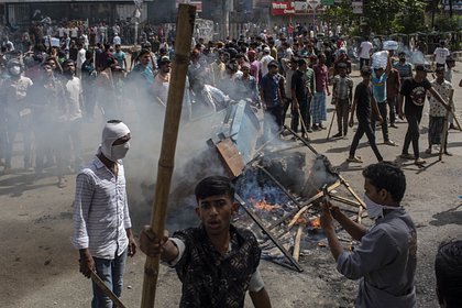 Премьер Бангладеш покинула резиденцию из-за протестов