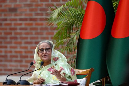 Ушедшая в отставку премьер Бангладеш сбежала в Индию