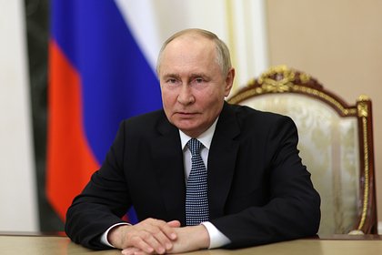 Путин присвоил почетное наименование двум формированиям ВС России