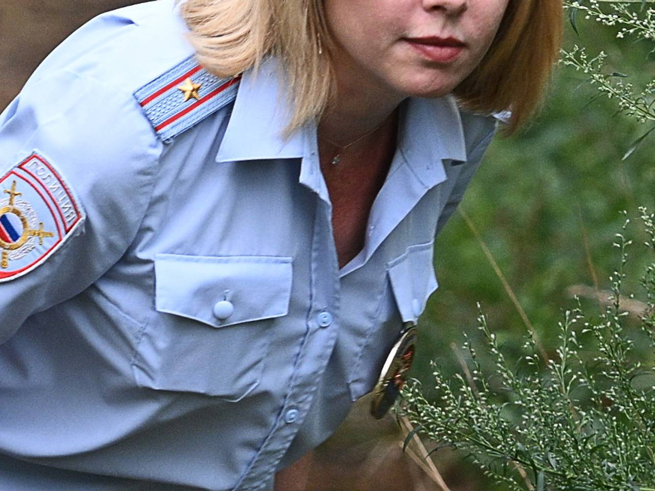 Полицейская и школьница