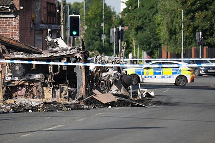 Во Франции высмеяли сообщения о якобы причастности России к беспорядкам в Британии