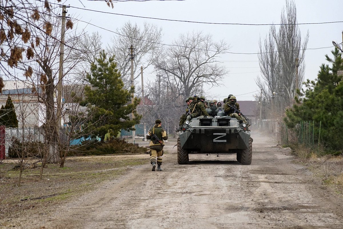 Военнослужащие Народной милиции ДНР в селе Бердянское под Мариуполем, 1 марта 2022 года