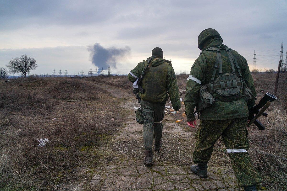 Военнослужащие Народной милиции ДНР в окрестностях Мариуполя, 7 марта 2022 года