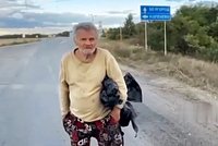 Появилось видео издевок бойцов ВСУ в касках СС над пенсионером в Курской области. Дочь россиянина заявила о его пропаже 