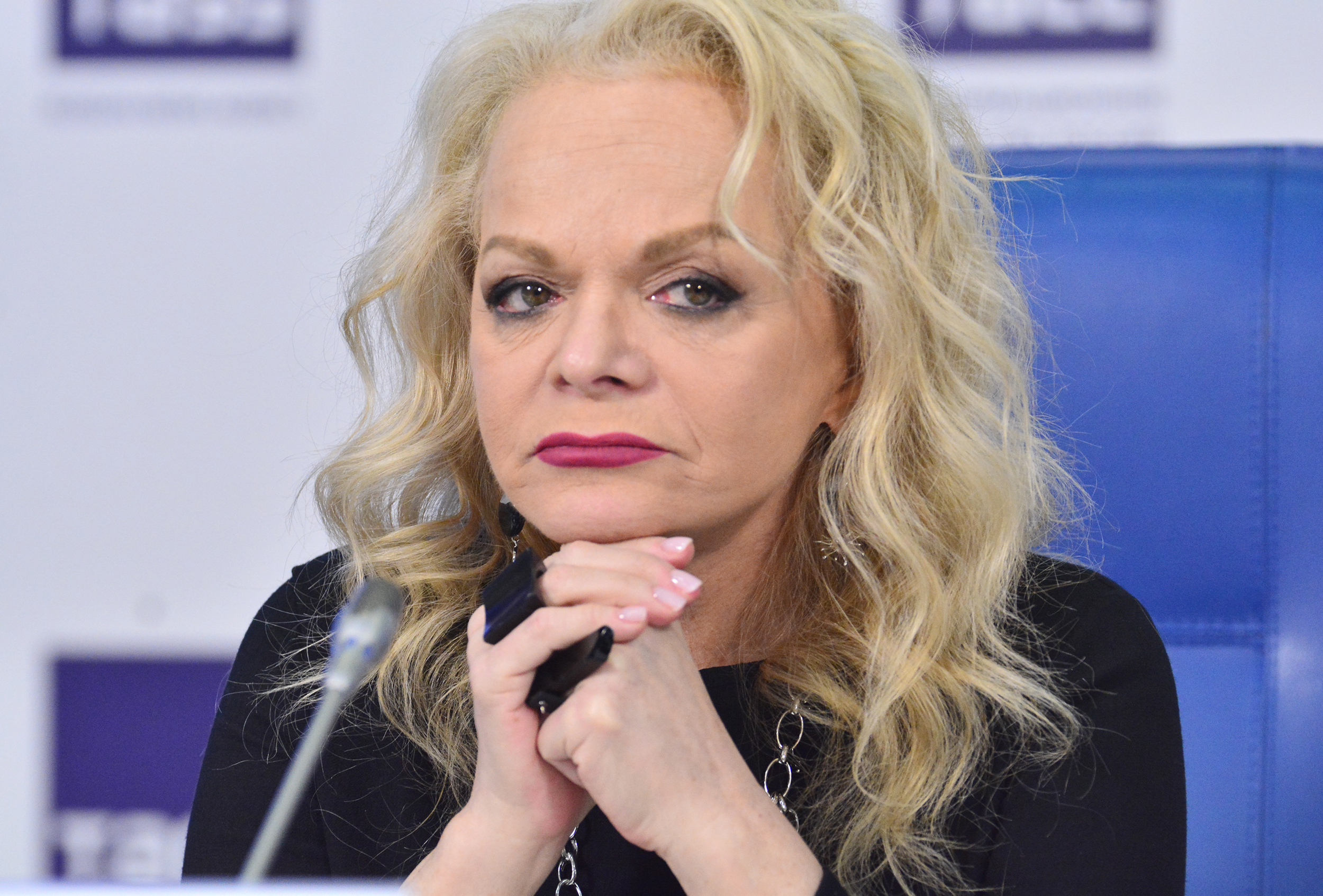 Долина потеряла квартиру. Долина потеряла квартиру. Долина певица. Долина потеряла квартиру. Долина потеряла квартиру.