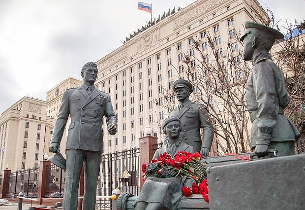 Памятник героям фильма «Офицеры» в Москве