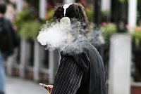 Россиян предупредили о новой болезни из-за вейпов. Как проявляется ее первый симптом? 