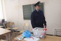 «Начал хаотично бить одноклассников». В Челябинске школьник с молотком напал на учеников и педагогов 