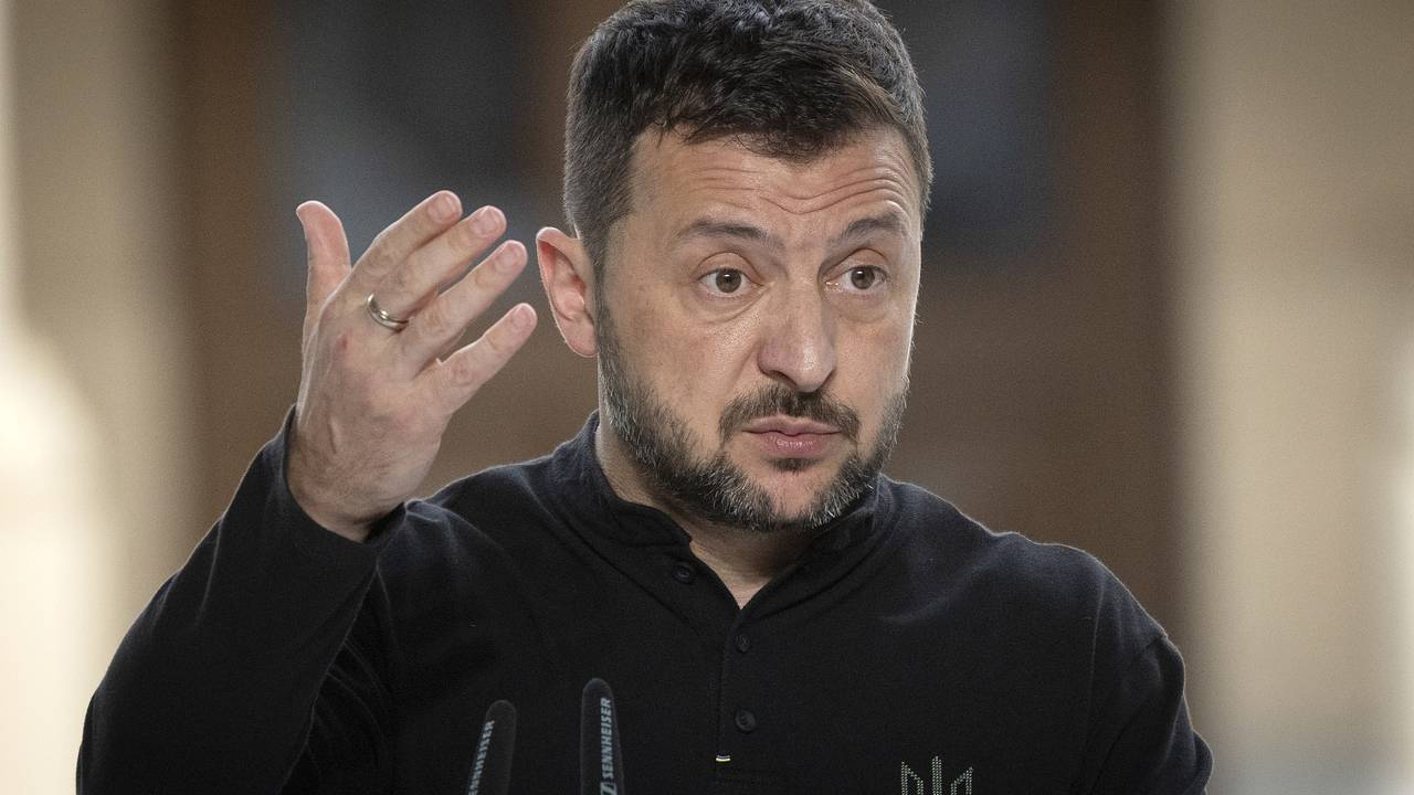 Спор Зеленского и Сикорского: причины, отношения между Украиной и Польшей: Украина: Бывший СССР: Lenta.ru