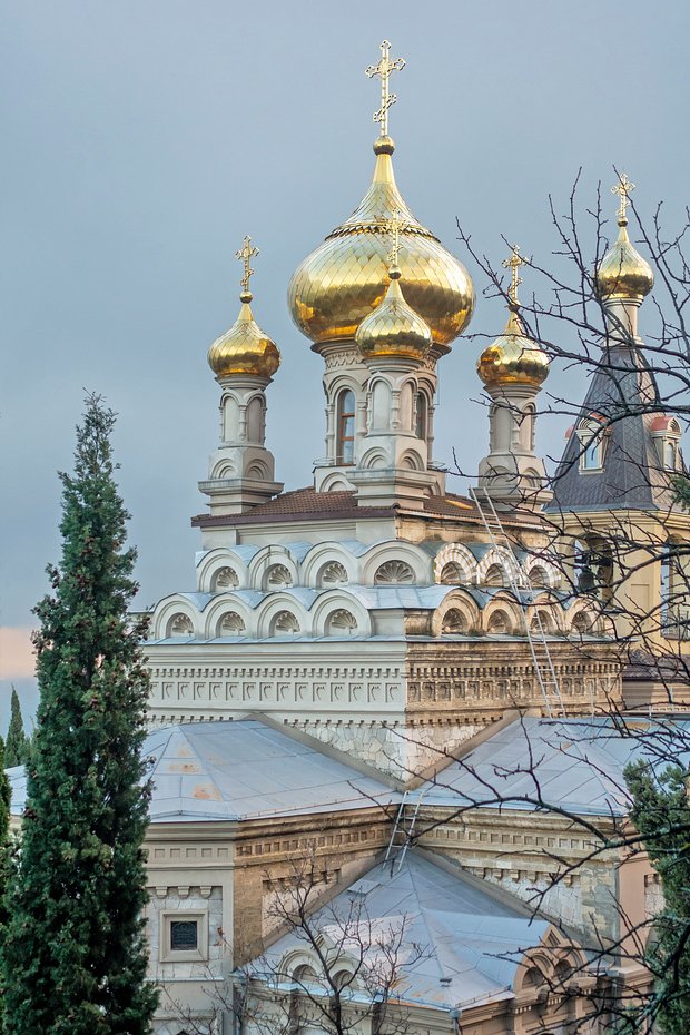 Храм Архангела Михаила в Алупке