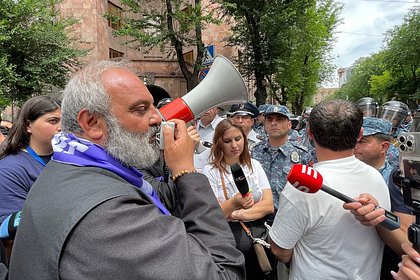 Лидер армянских протестов заявил о возобновлении борьбы за отставку Пашиняна