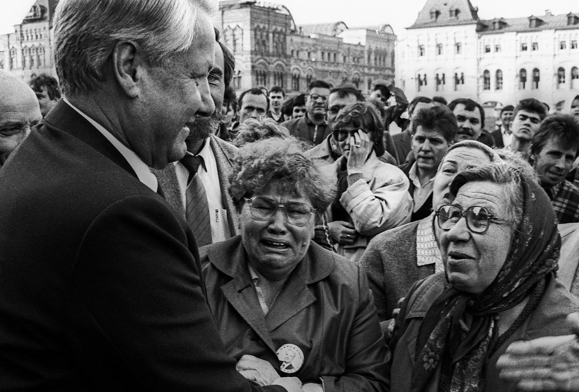 Депутат Ельцин беседует с москвичами, 1990 год 