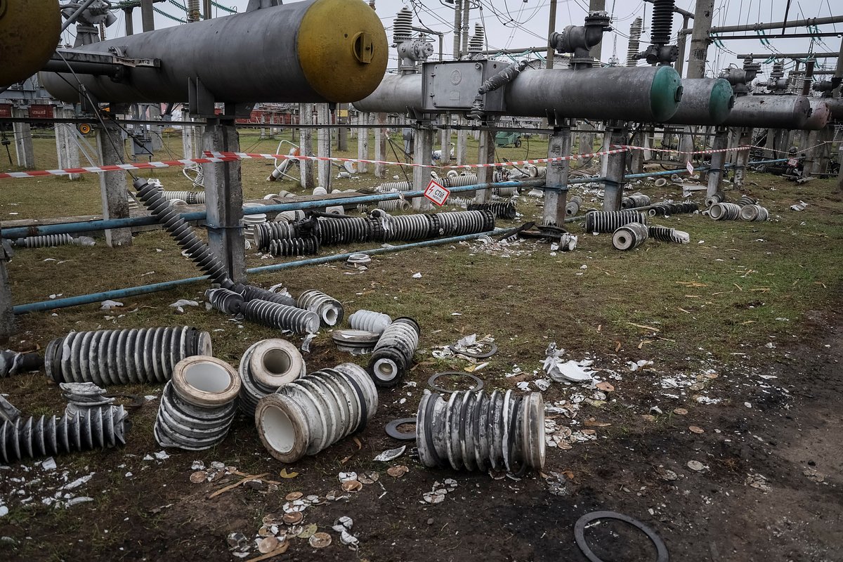 Поврежденная подстанция в центральной части Украины, ноябрь 2023 года