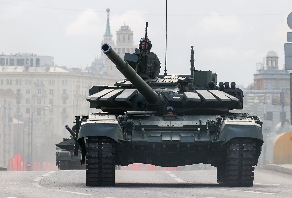 Т-72 по пути на парад Победы на Красной площади