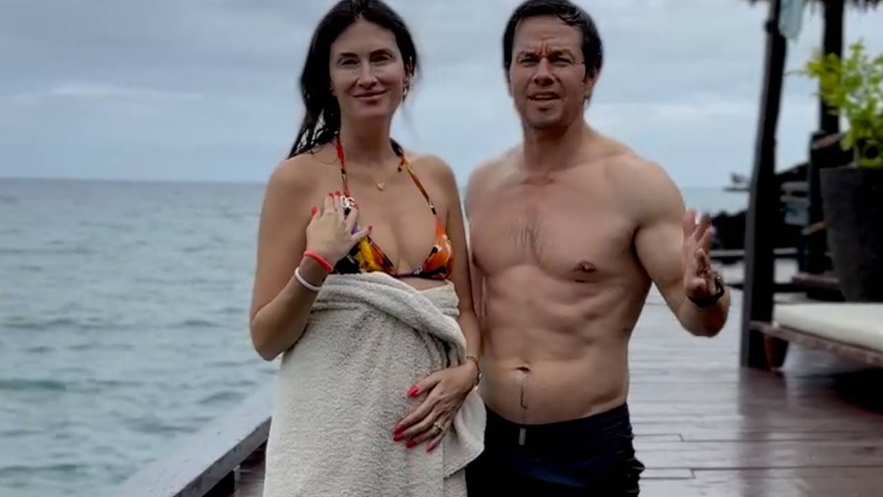 Әйелі күйеуіне жыныстық сыйлық жасады.