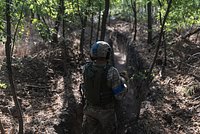 Попавший в окружение боец ВСУ записал прощальное видео из окопа. Он обращался к близким на русском языке 