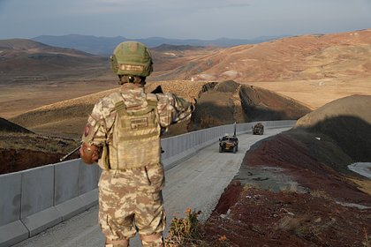 Иран начал строить заграждения вдоль восточной границы