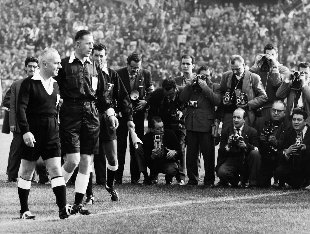 Soccer World Cup 1962 in Chile: Switzerland - Chile; Referee Kenneth Aston with linesmen,Soccer World Cup 1962 in Chile: Switzerland - Chile; Referee Kenneth Aston with linesmen