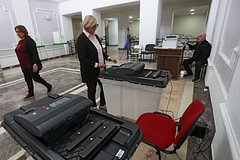 Подготовка к выборам на избирательном участке в Тбилиси