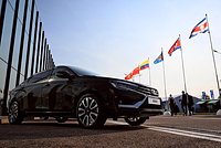 Российские чиновники отказались пересаживаться на протестированный Путиным автомобиль. Они боятся вспотеть в машине 