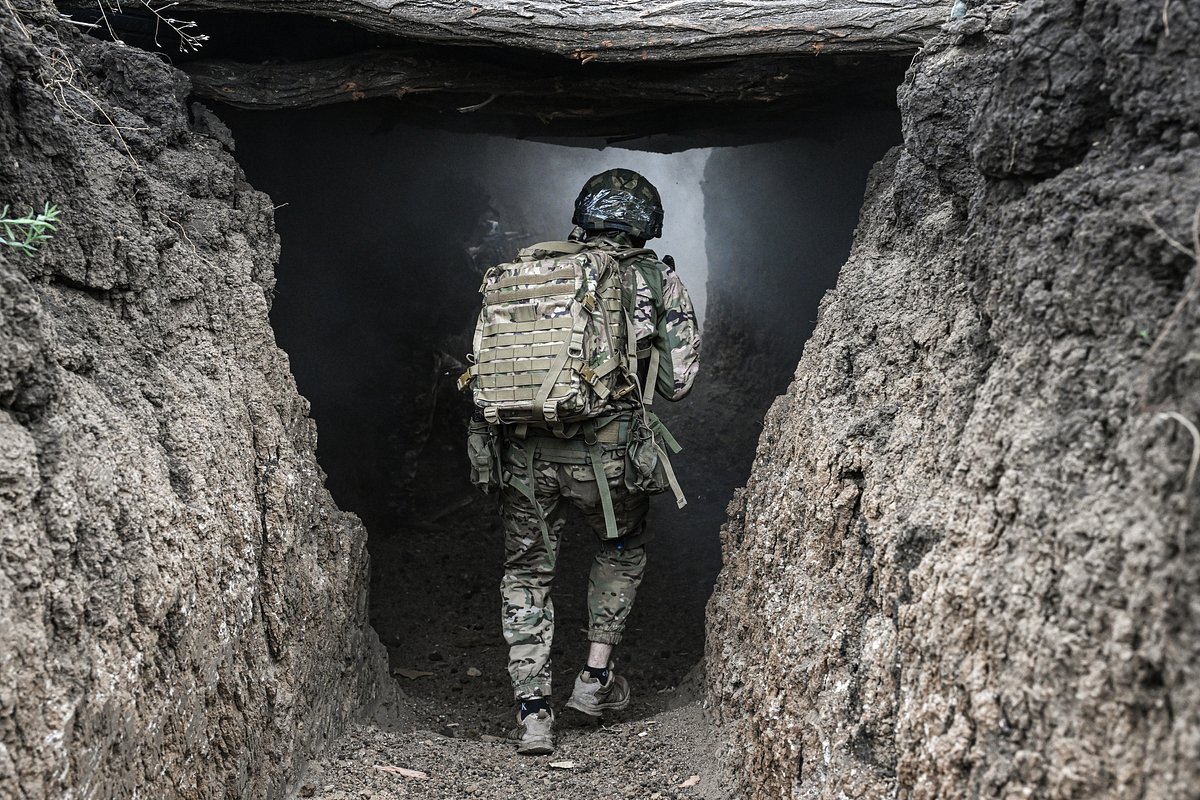 Военнослужащие 1430-го гвардейского мотострелкового полка ВС РФ на позициях на запорожском направлении в зоне СВО, 18 октября 2024 года