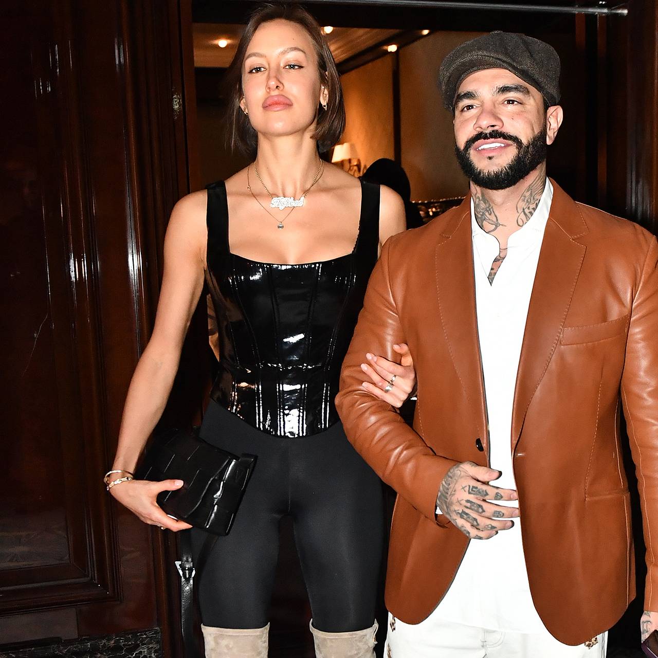 Орыс фильмдеріндегі түкті кискалары бар жалаңаш қарт әйелдердің суреттері