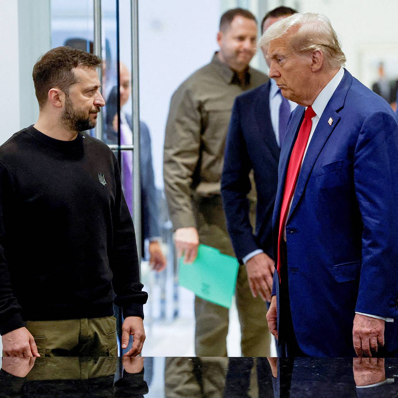 https://icdn.lenta.ru/images/2024/11/04/09/20241104095217839/square_1280_090113c10af48e10b6fb27cbae6e3bd0.jpg