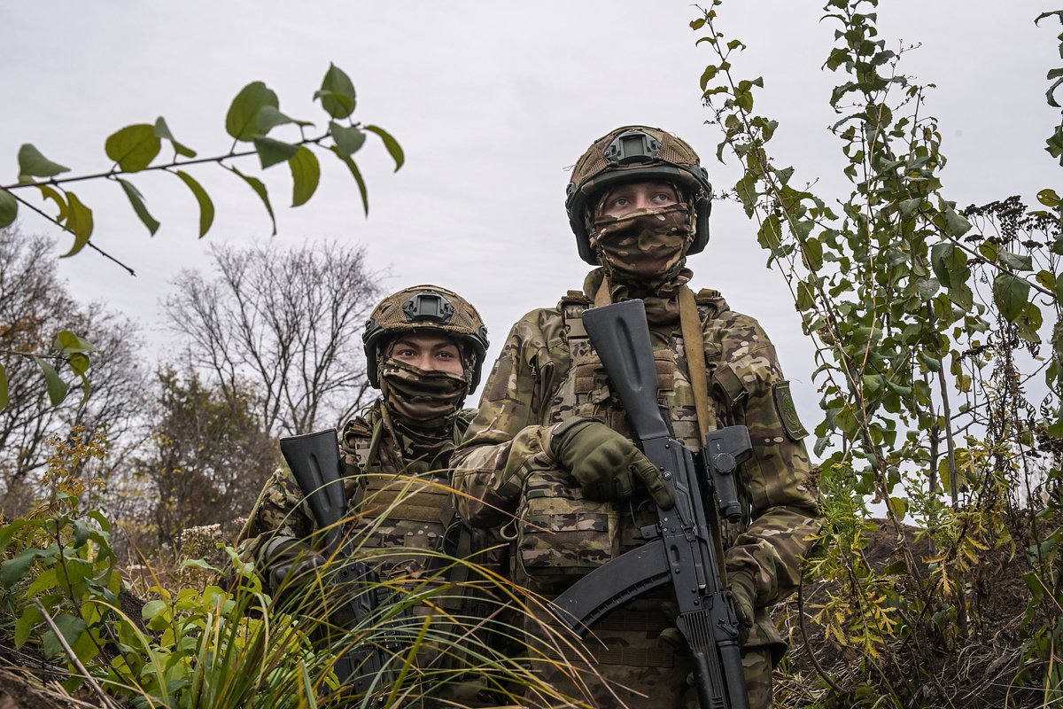 Главком ВСУ заявил об активности армии России на юге Украины. Он называл наступление РФ самым мощным с начала СВО