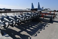 Трехтонную авиабомбу сбросили на бойцов ВСУ в Курской области. Результат попал на видео 