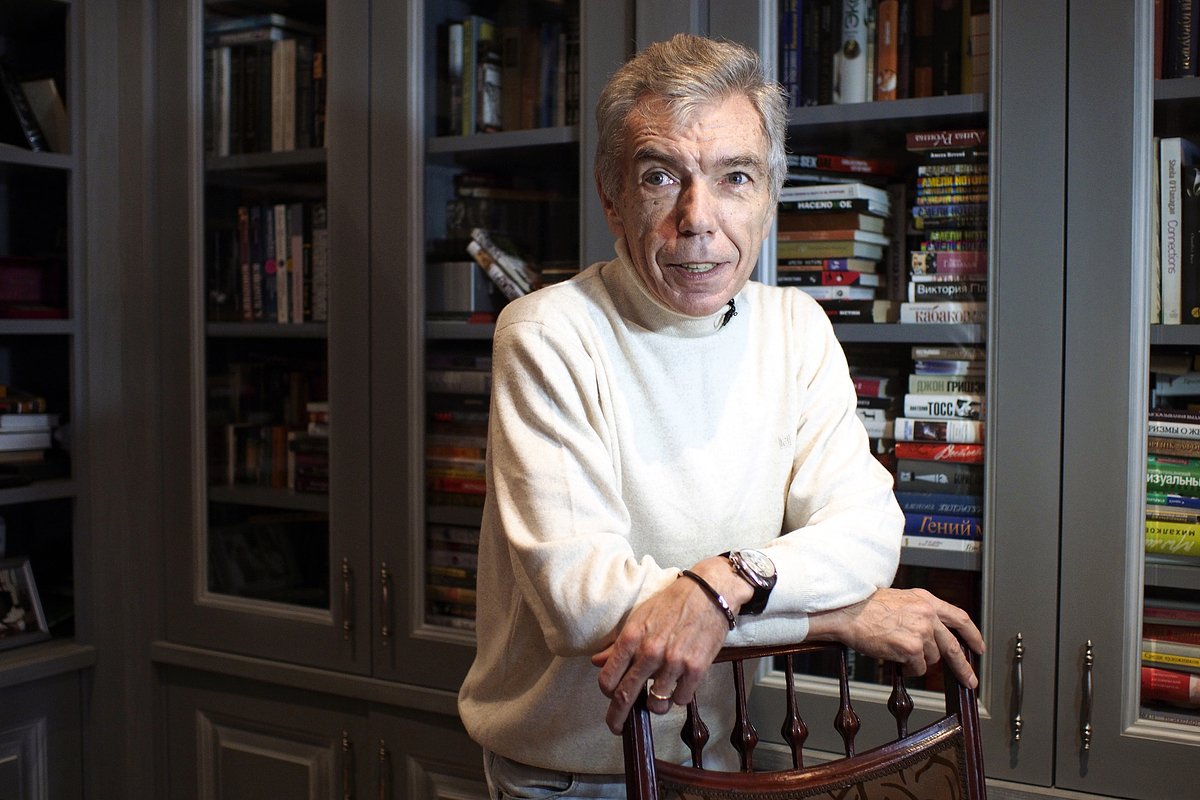 Телеведущий Юрий Николаев