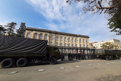 Главы МВД и СГБ Абхазии вышли на переговоры с протестующими из-за соглашения с Россией