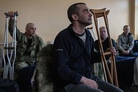 «Почему никто в зале не снес Останину рыло?» Военкоры возмутились шуткой комика про оставшегося без ног бойца СВО