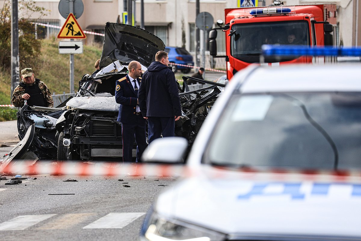 Взорванный автомобиль офицера ВМФ в Севастополе