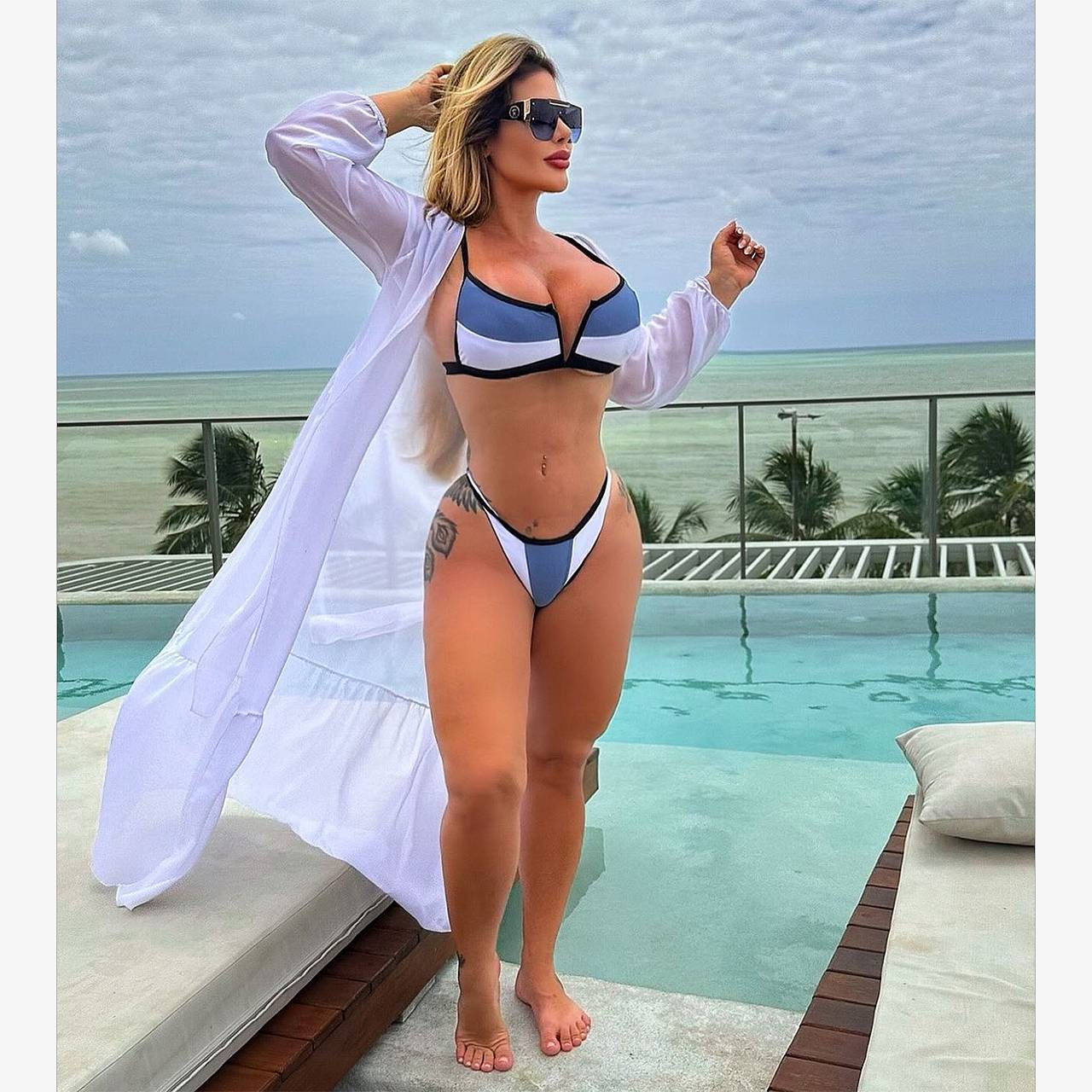 Ол кискасымен менің бетіме отырды