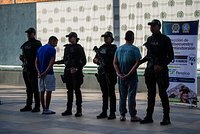 Трамп объявил своим главным врагом таинственную банду. Как ее лидер превратил тюрьму в курорт и захватил 16 штатов США