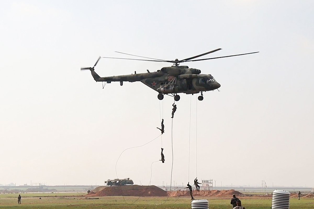 Показательные выступления военнослужащих ВС РФ на аэродроме Джейрах, Сирия